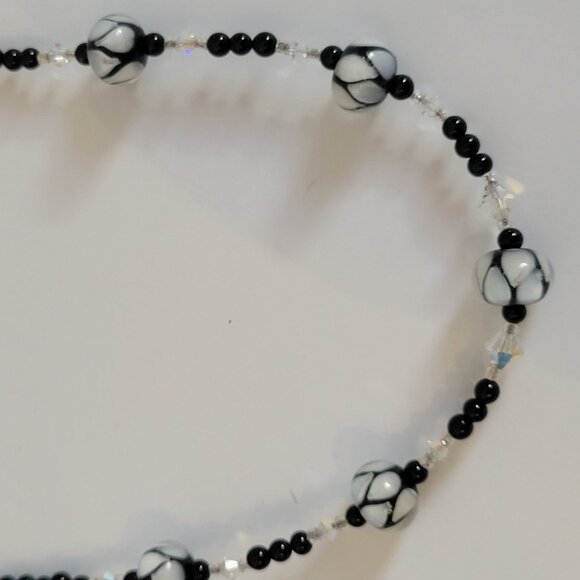 Vintage Black & White Glass Beaded Necklace With silver Clasp - Picture 3 of 4